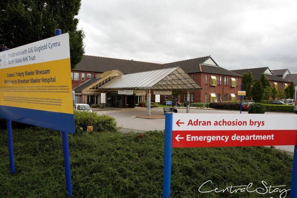 Wrexham Central Stay Apartment Seven 외부 사진